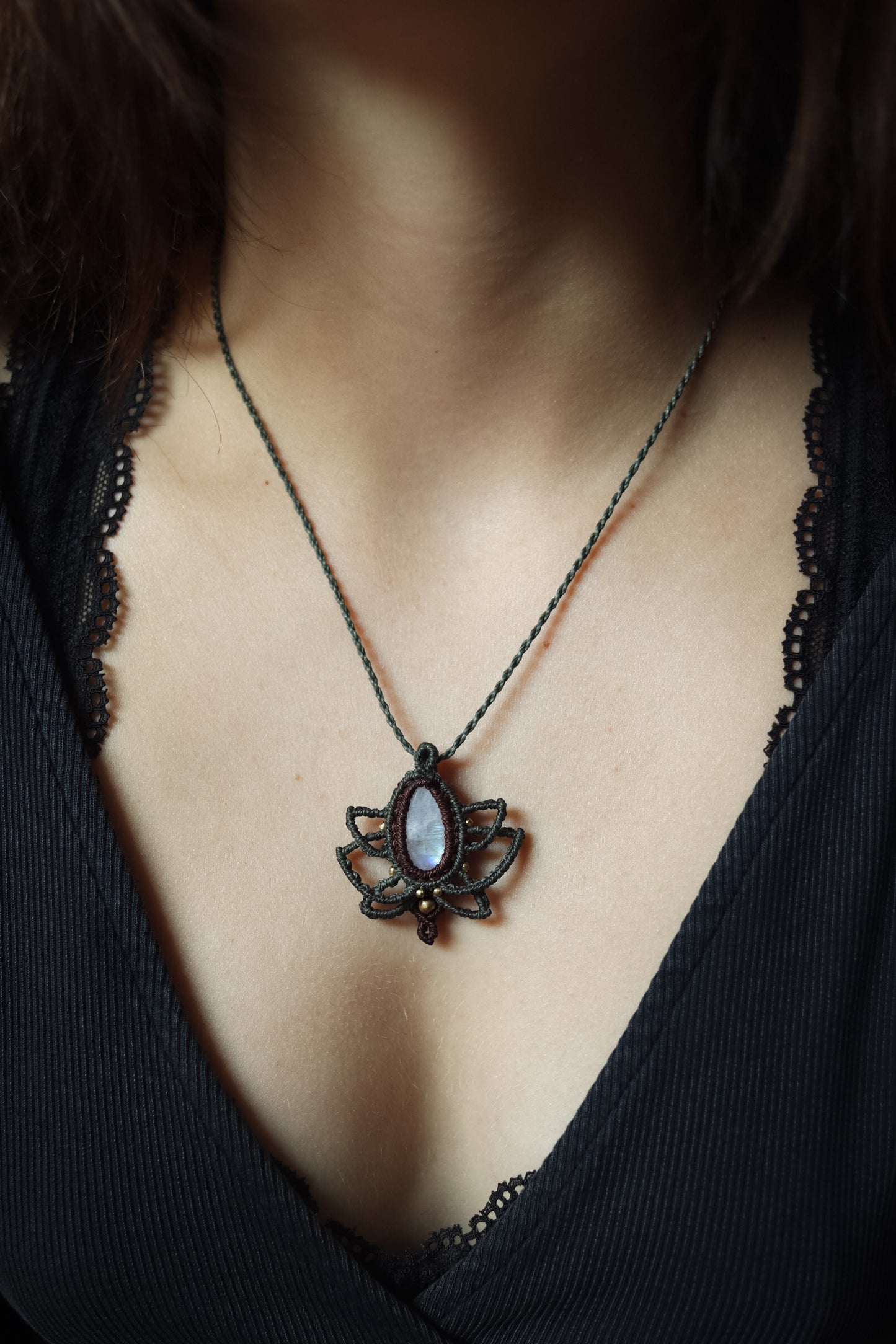 Regenbogen Mondstein Lotus Kette