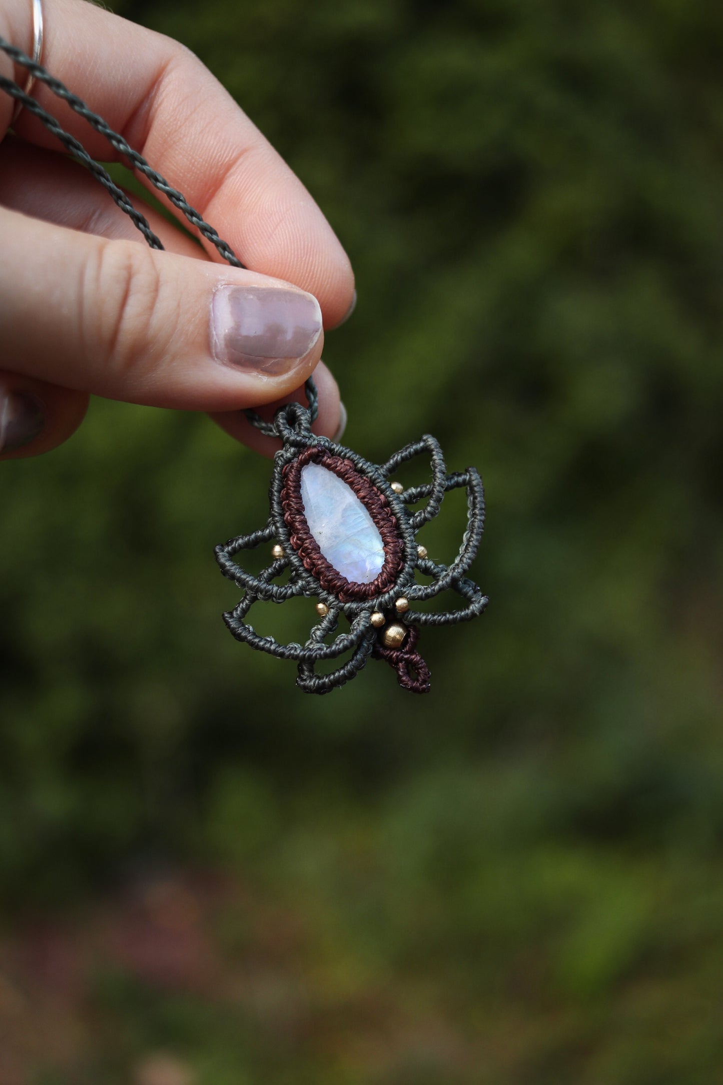 Regenbogen Mondstein Lotus Kette