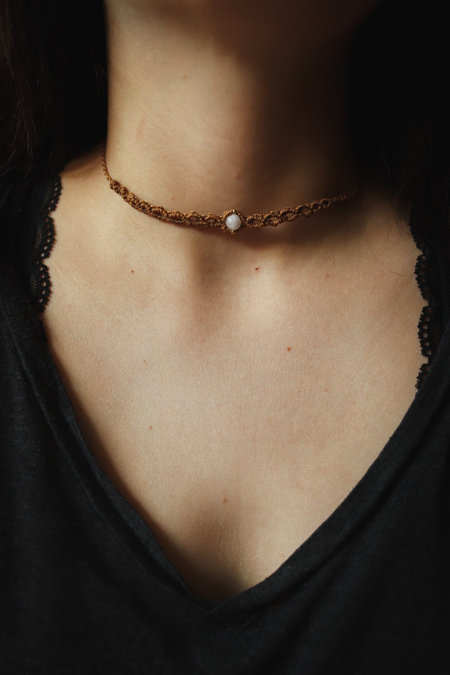 einfache Regenbogen Mondstein Choker Kette