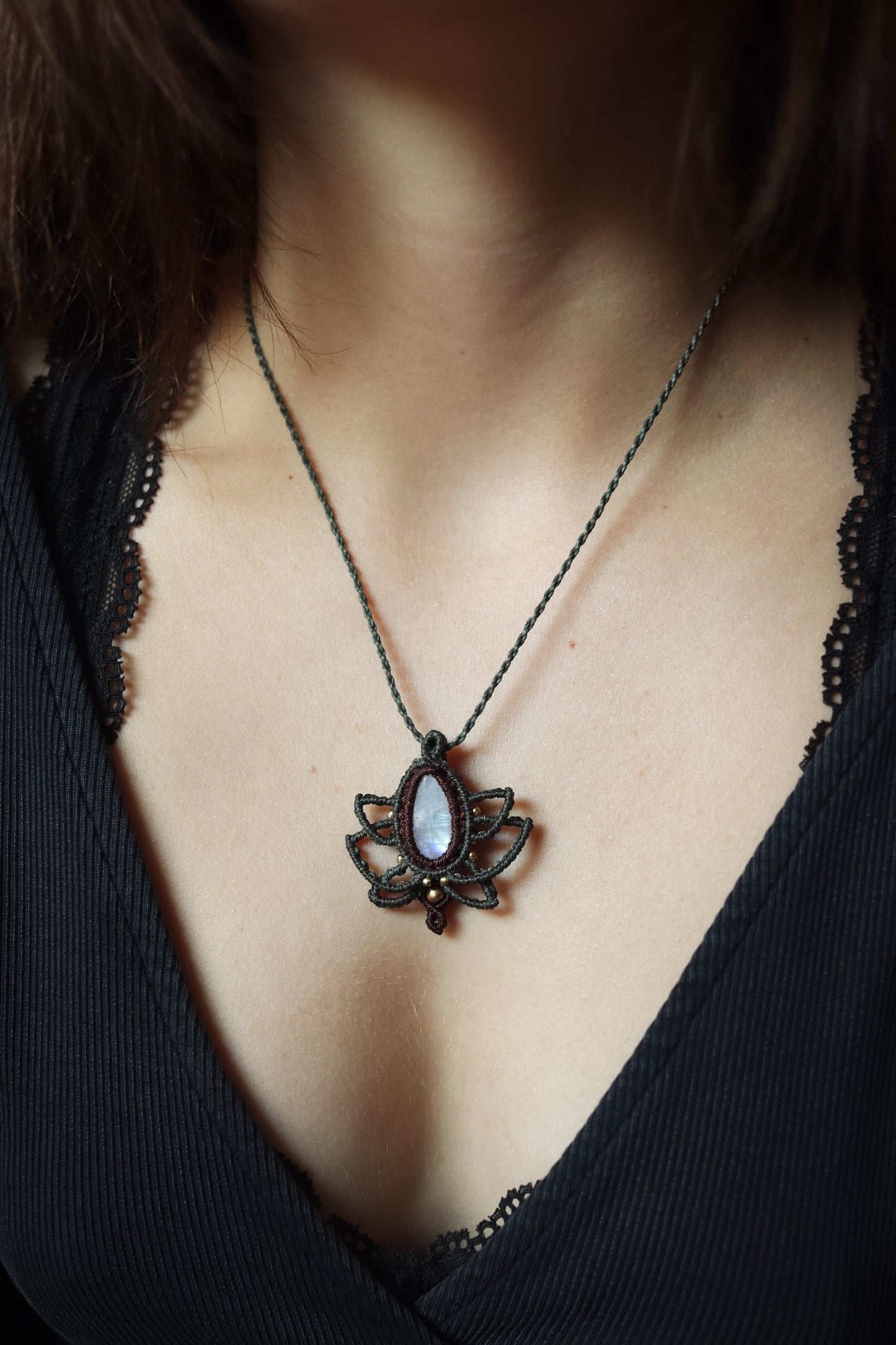 Regenbogen Mondstein Lotus Kette