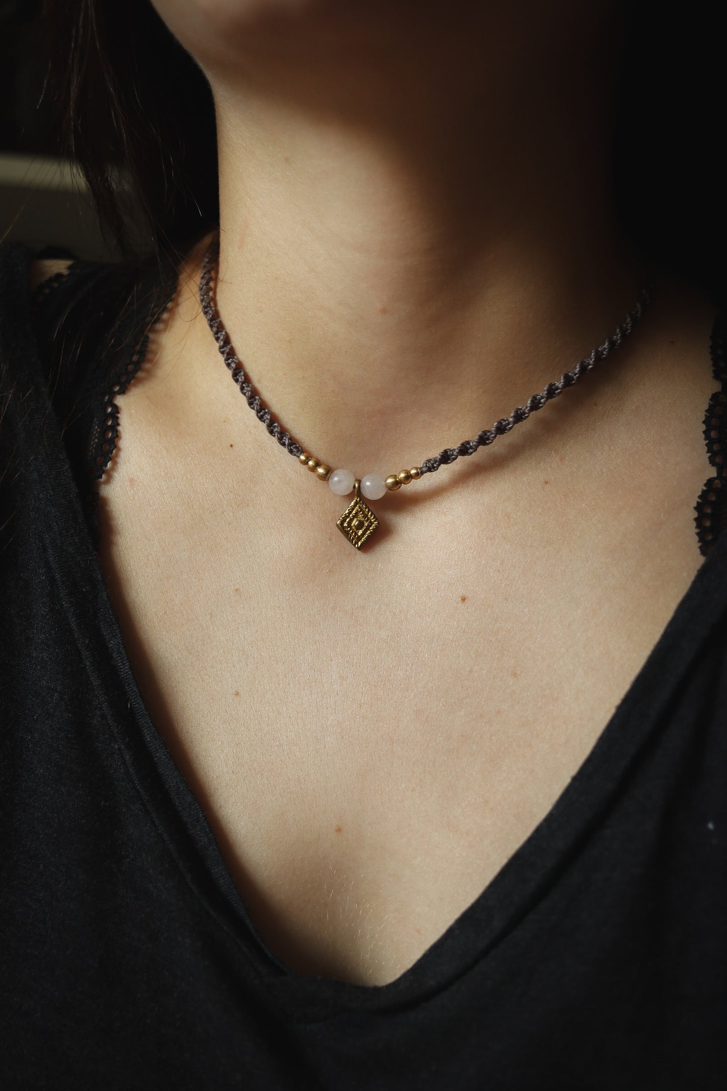 einfache Rosenquarz Choker Halskette