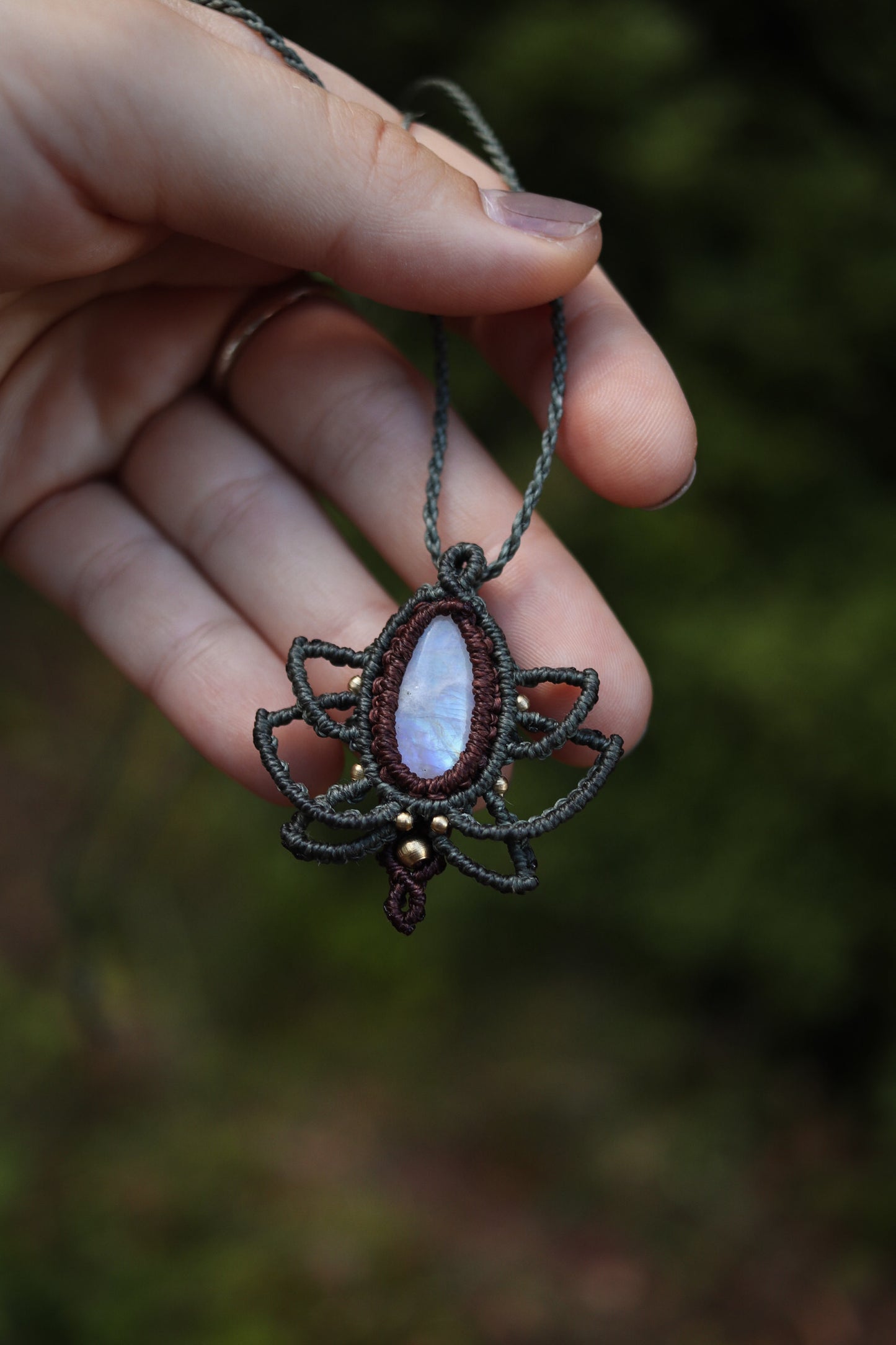 Regenbogen Mondstein Lotus Kette