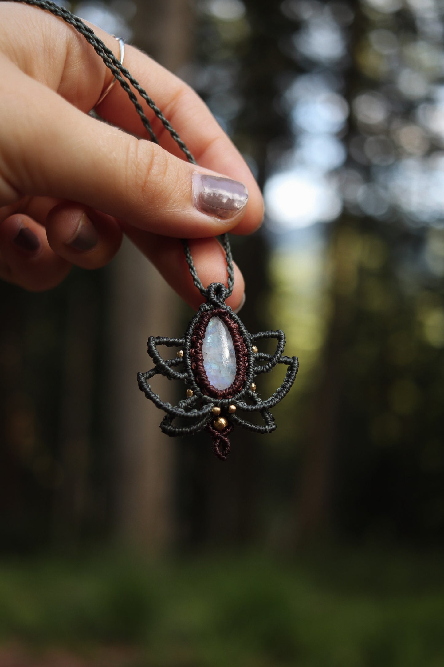 Regenbogen Mondstein Lotus Kette