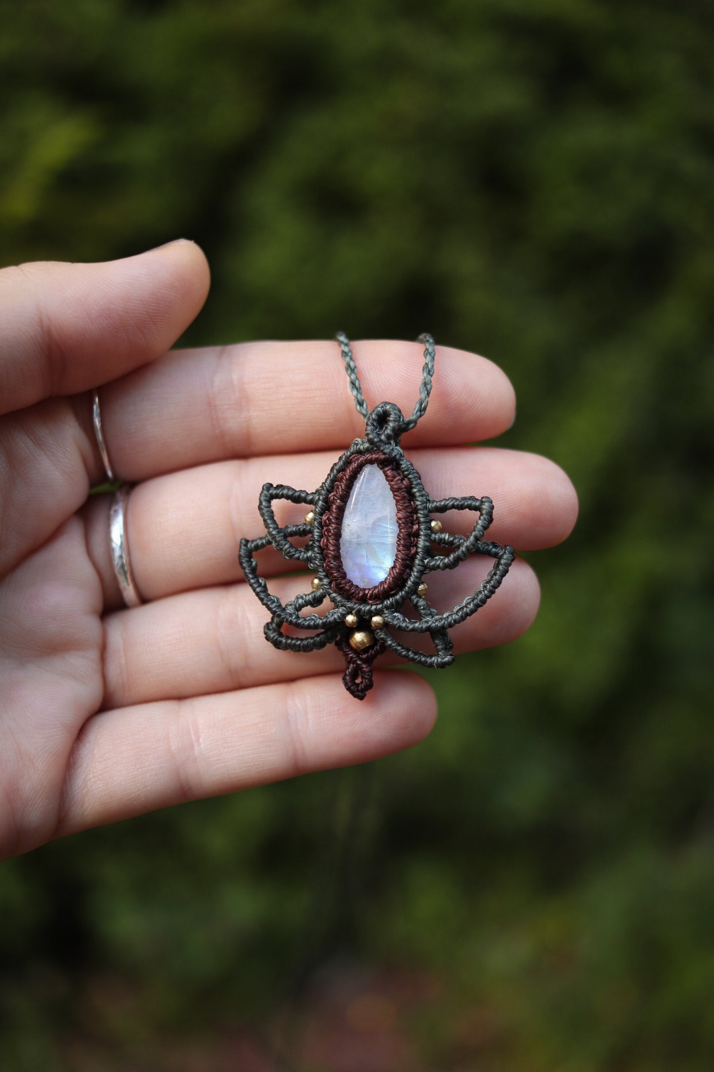 Regenbogen Mondstein Lotus Kette