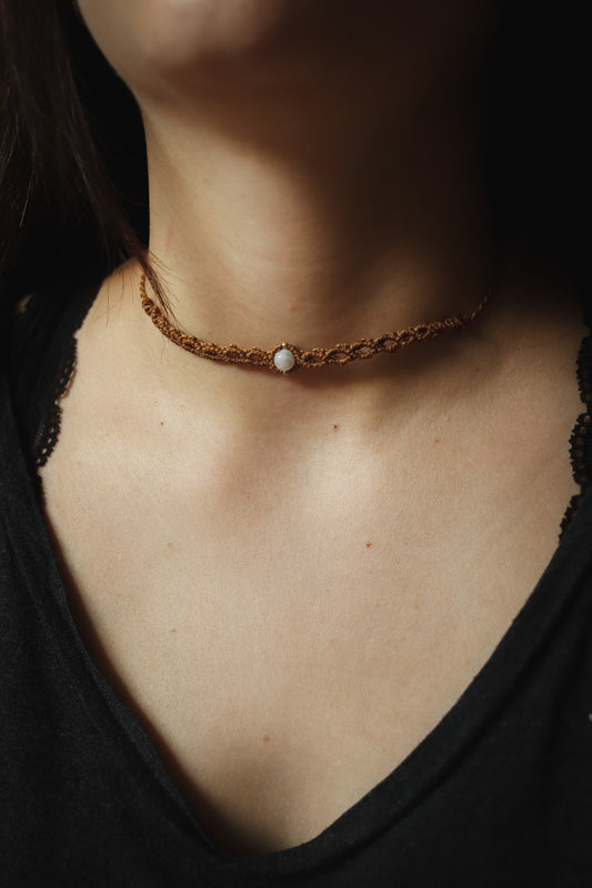 einfache Regenbogen Mondstein Choker Kette