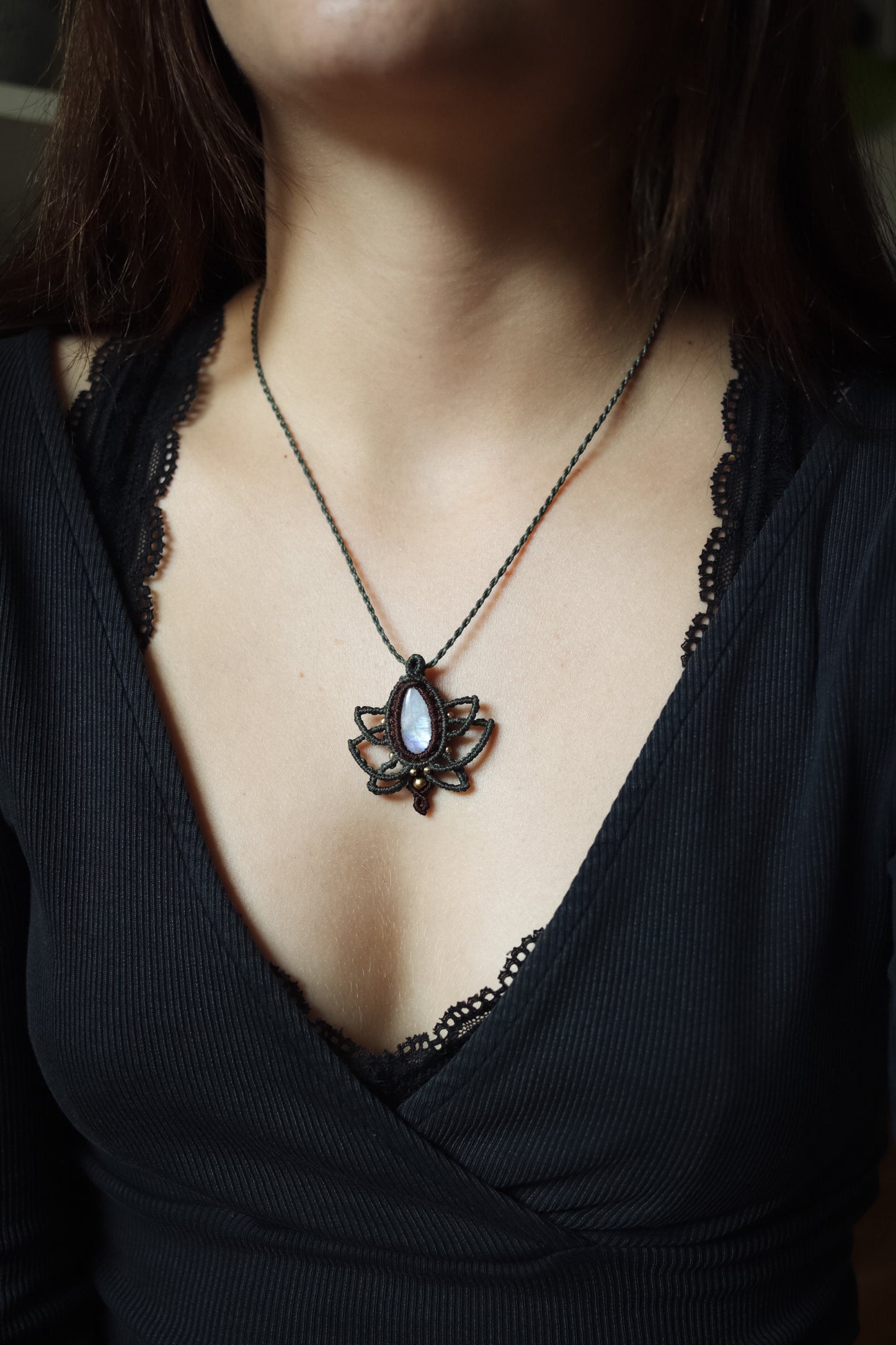 Regenbogen Mondstein Lotus Kette