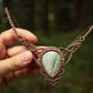 Saturn Chalcedon Halskette