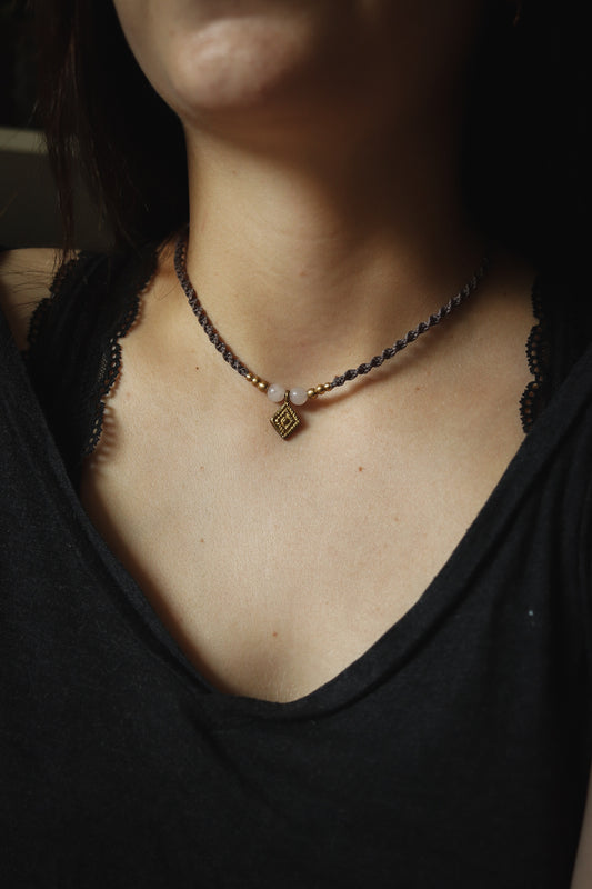 einfache Rosenquarz Choker Halskette