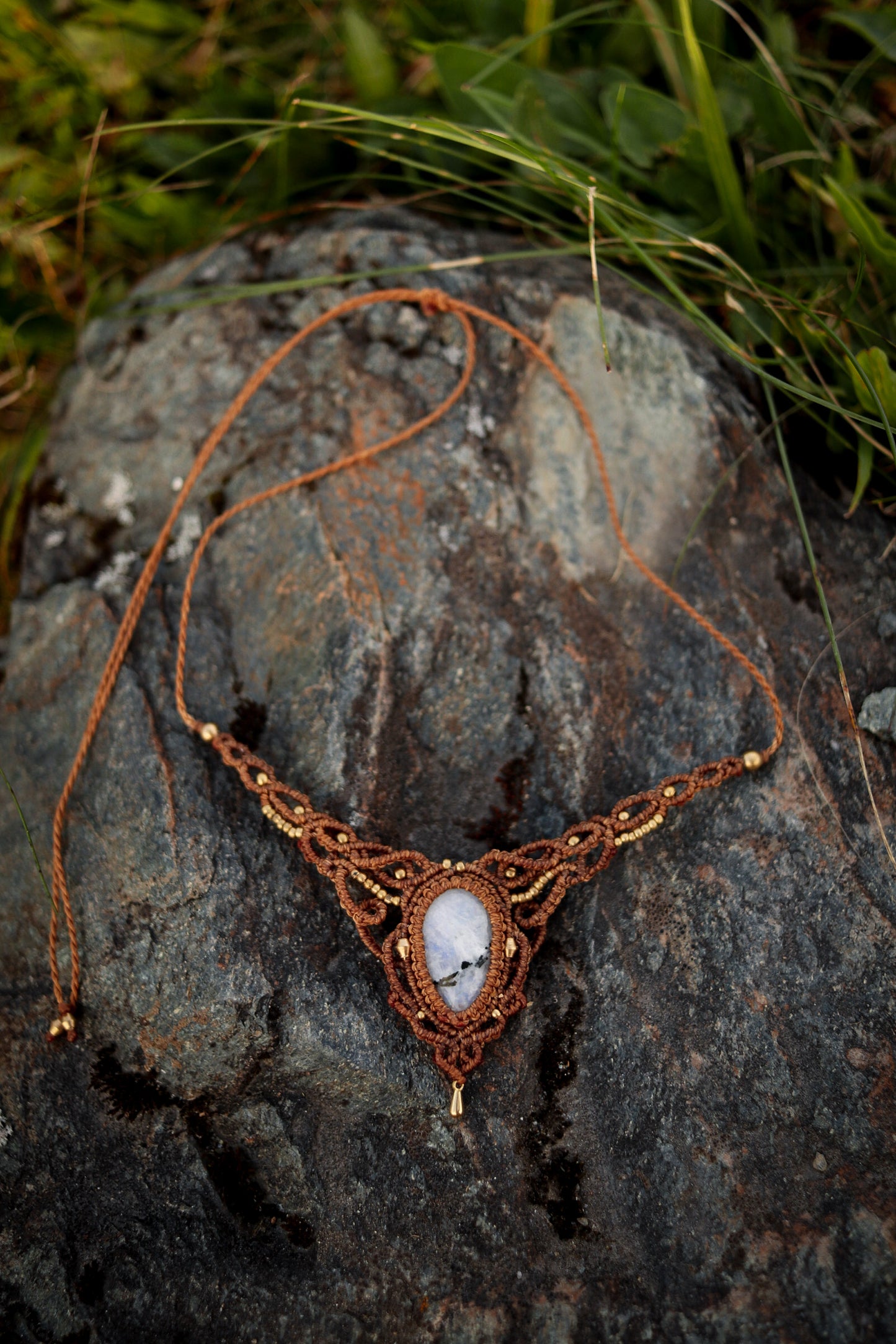 Regenbogen Mondstein Choker Halskette