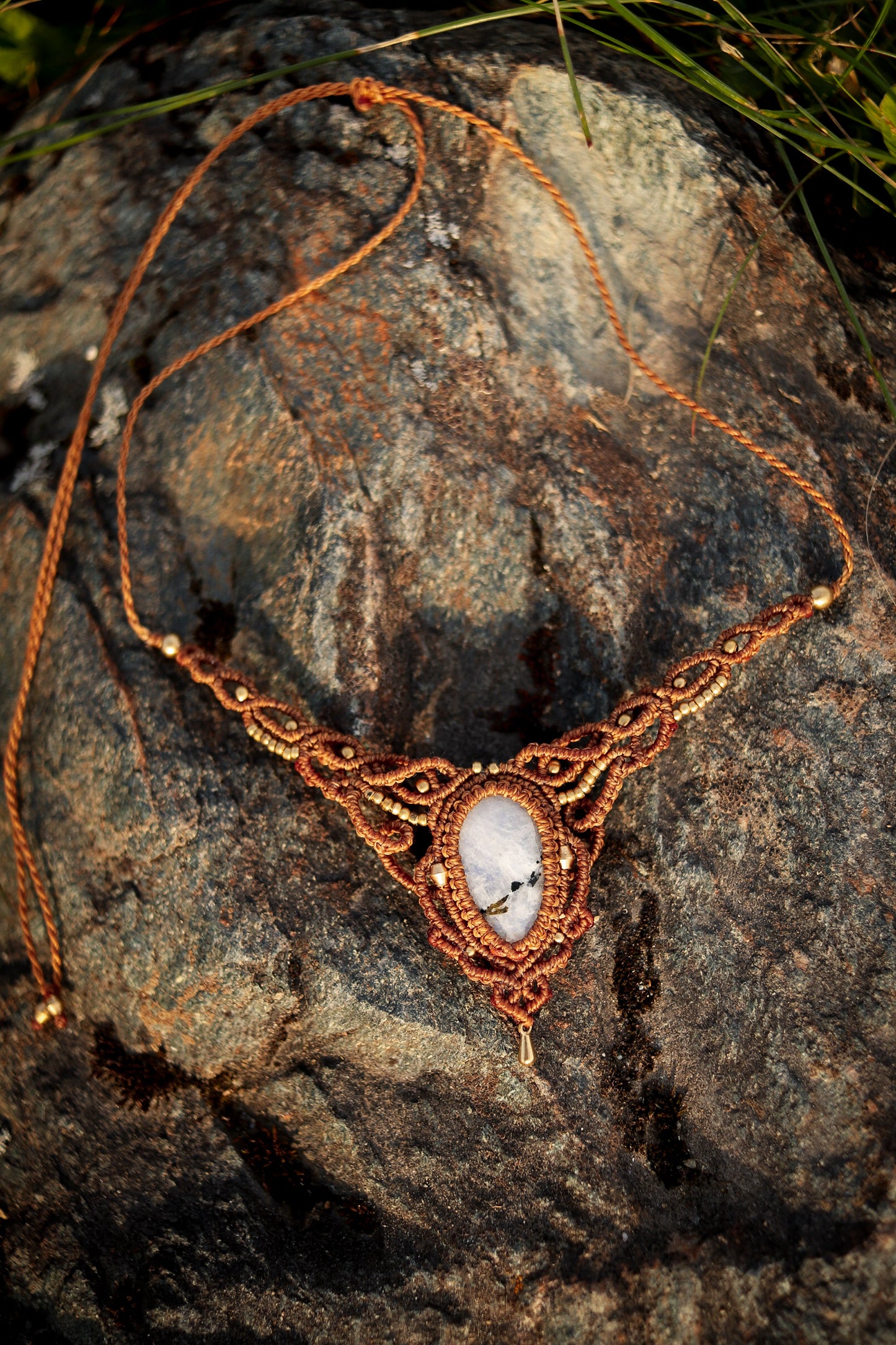 Regenbogen Mondstein Choker Halskette