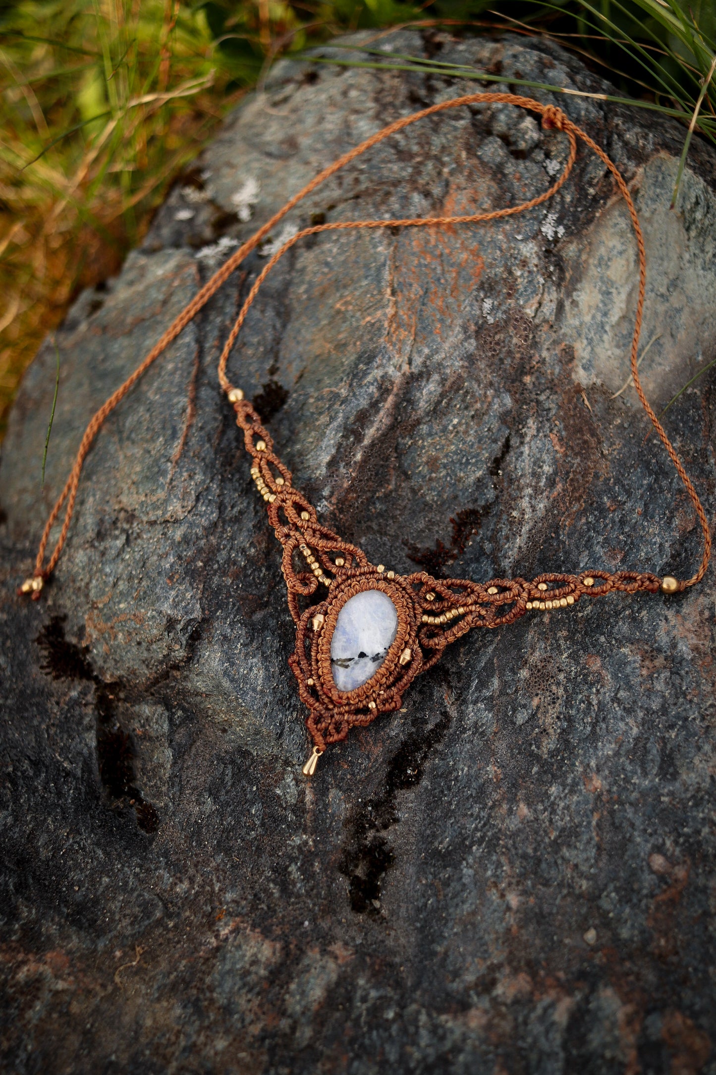 Regenbogen Mondstein Choker Halskette